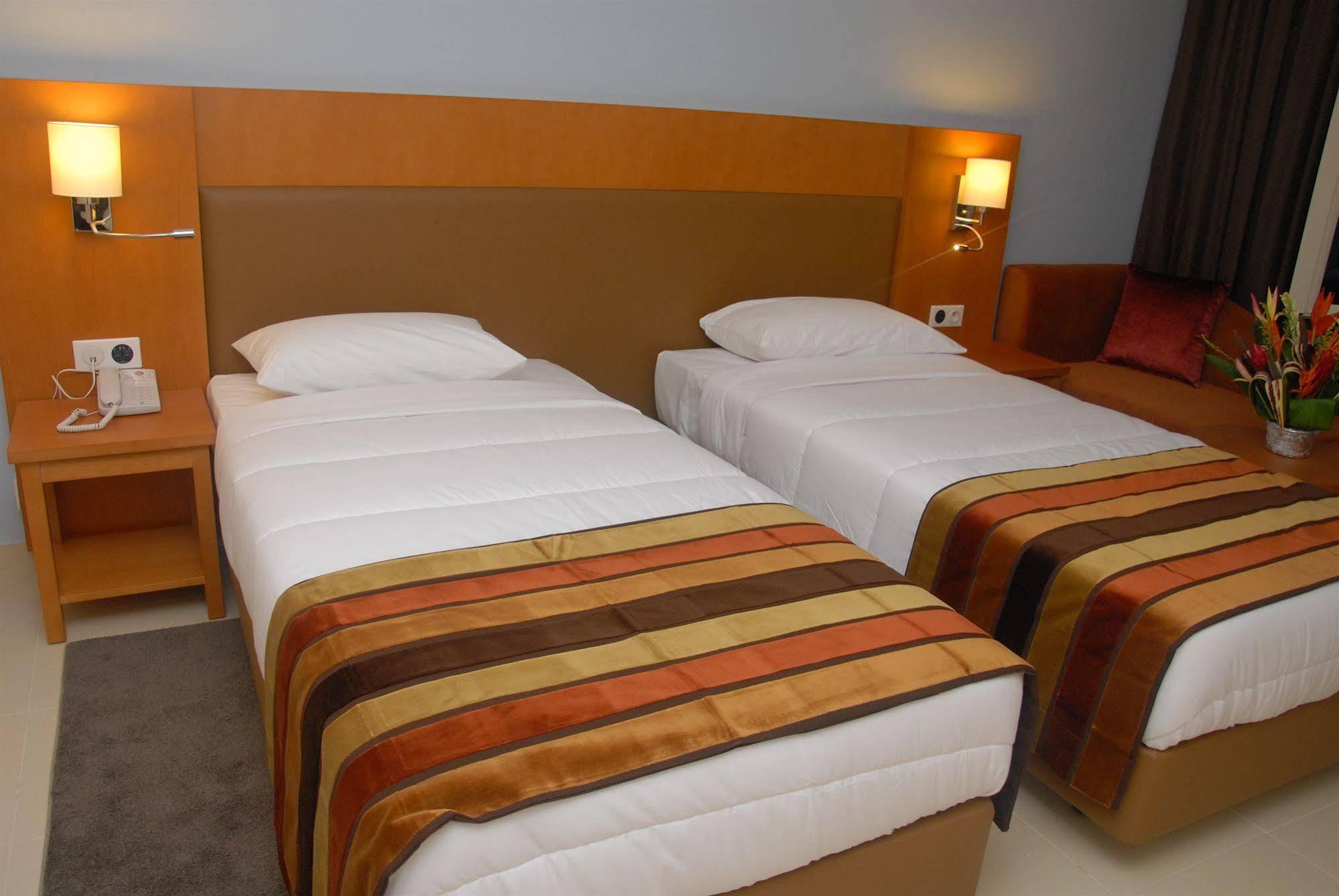 Azalai Hotel Cotonou Exterior photo