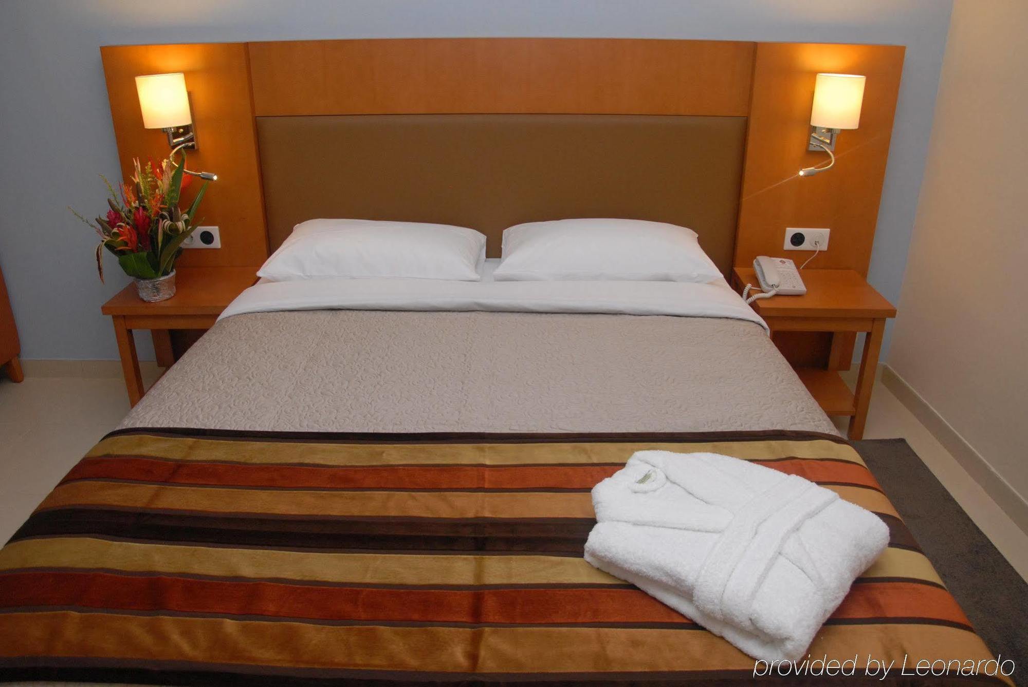 Azalai Hotel Cotonou Exterior photo