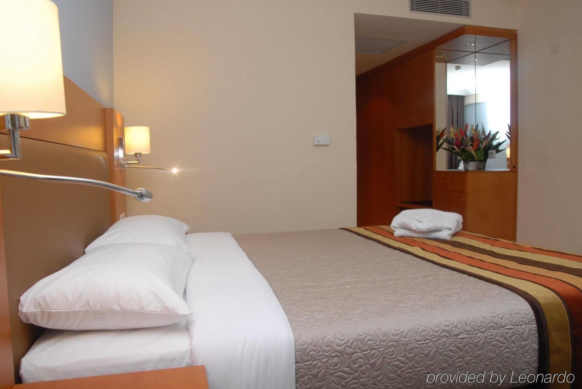 Azalai Hotel Cotonou Exterior photo